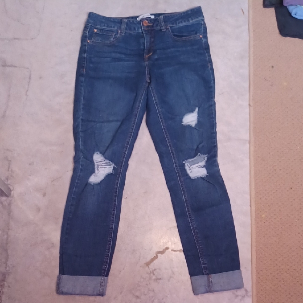 Refuge Blue Ankle Cropped Distressed Jeans